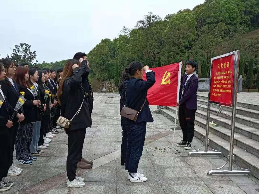 岳阳北大青鸟｜烈士陵园青山埋忠骨，人间浩气存