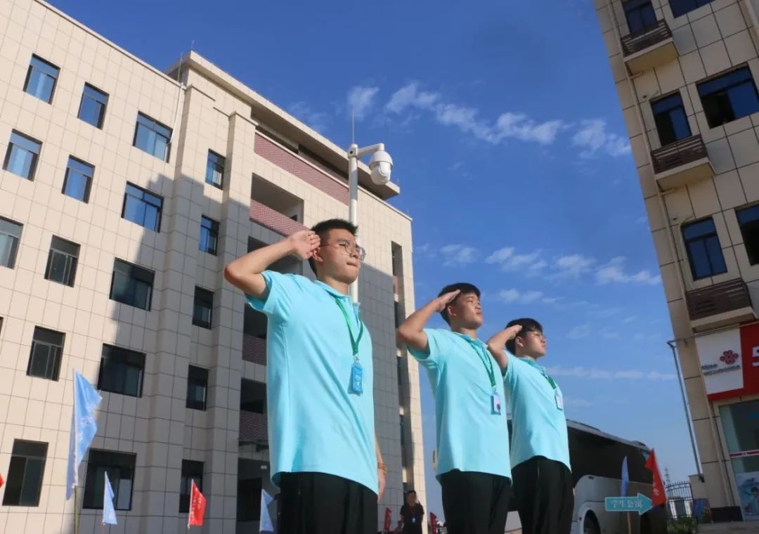 启蒙星军训 （一）| 强国之北大青鸟岳阳海纳新生—学军人风采，强自身素质